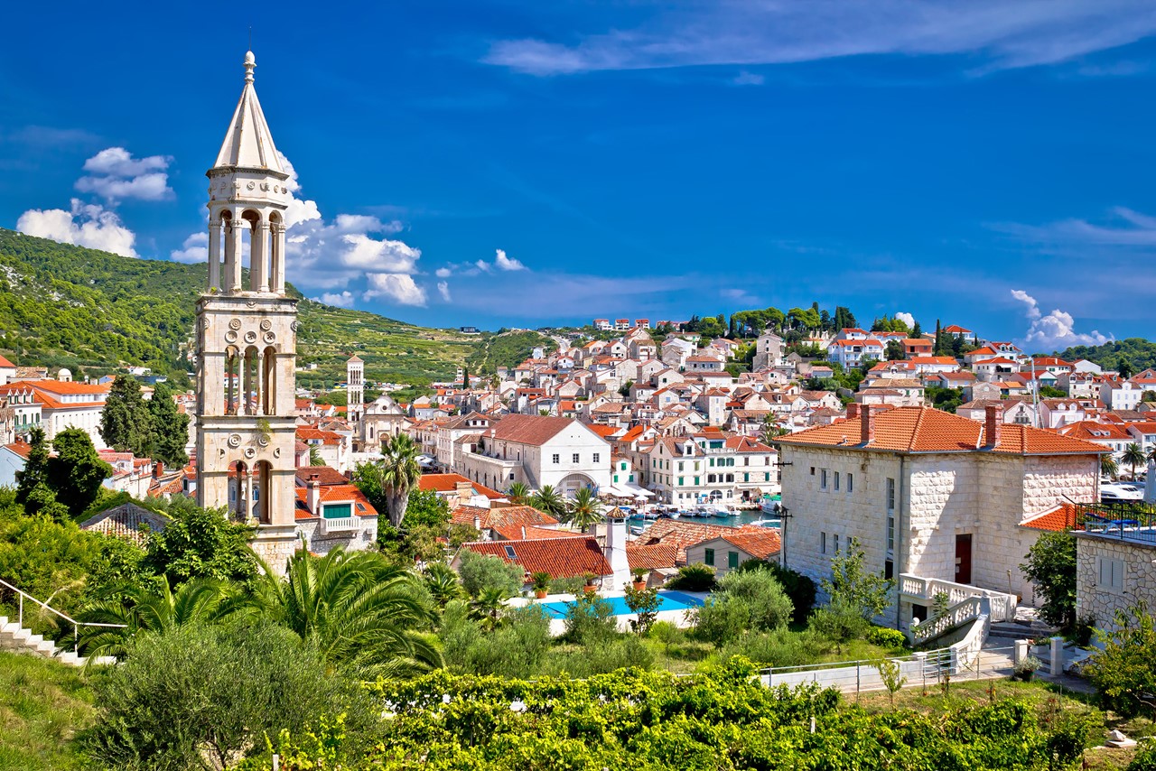 Town on Island HVar