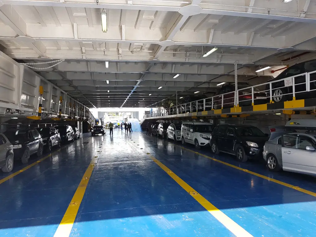 Autodeck auf der Split - Brač Fähre
