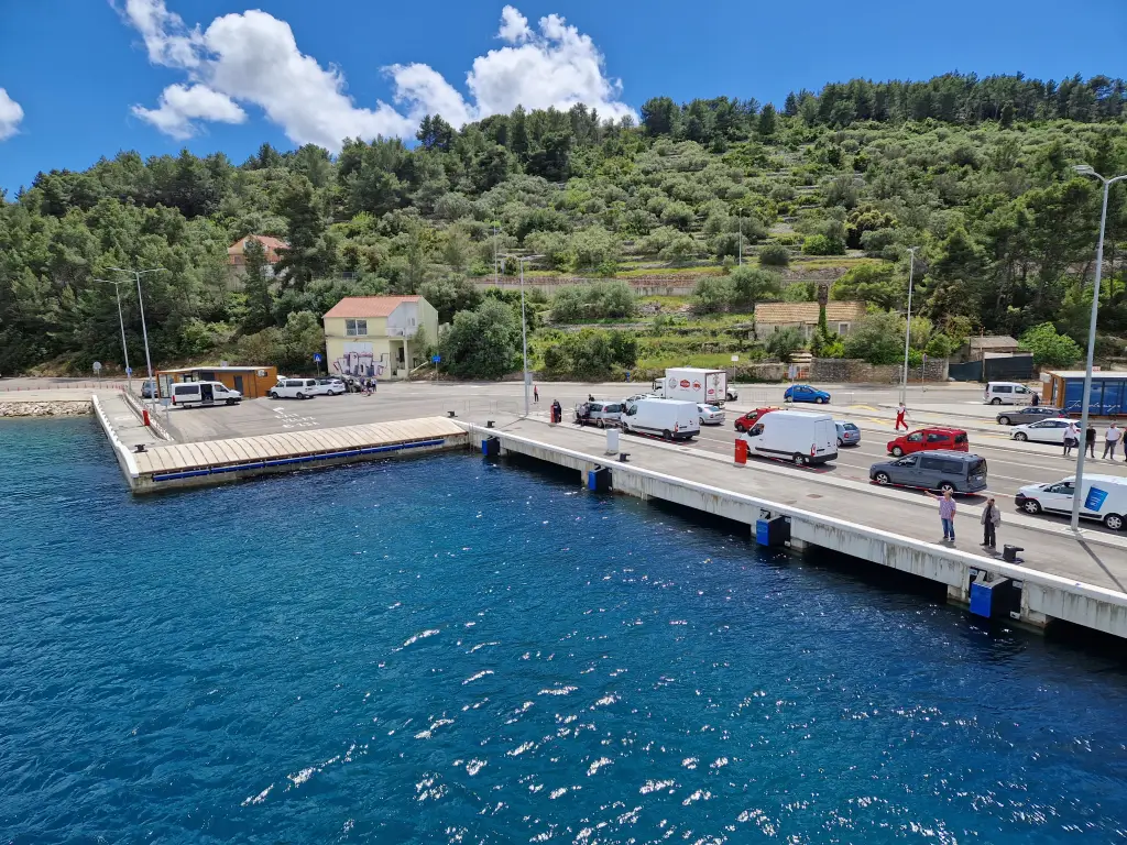 Split-nach-Vela-Luka-Fähre-Ankunft
