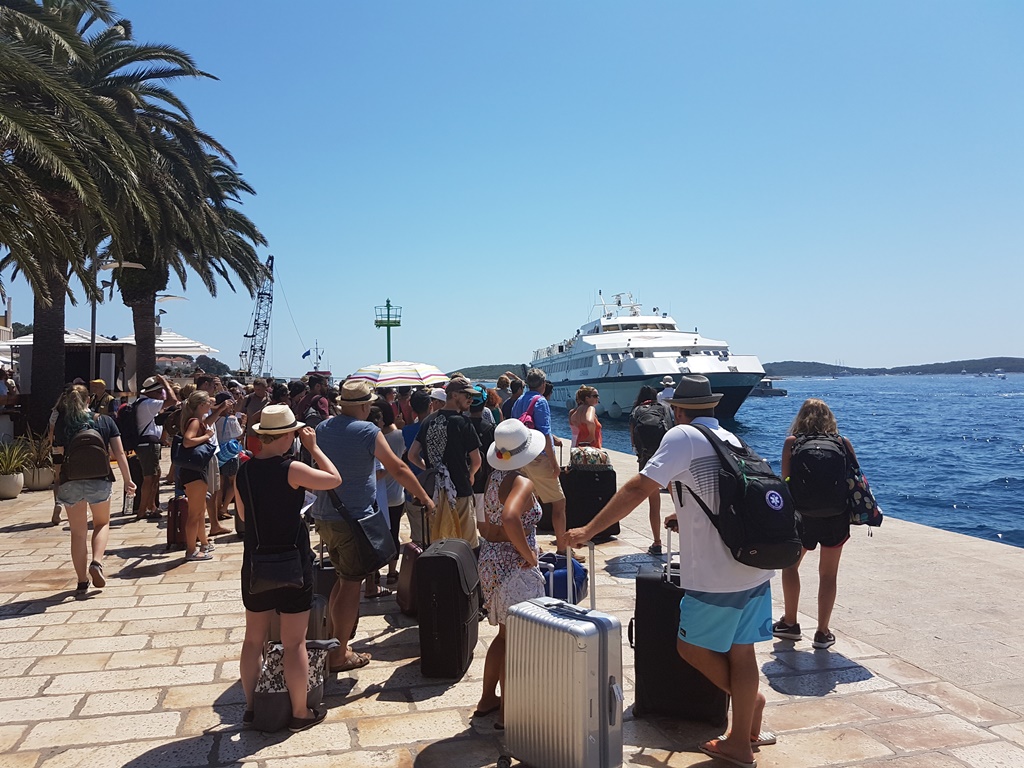 Catamaran Hvar departure location