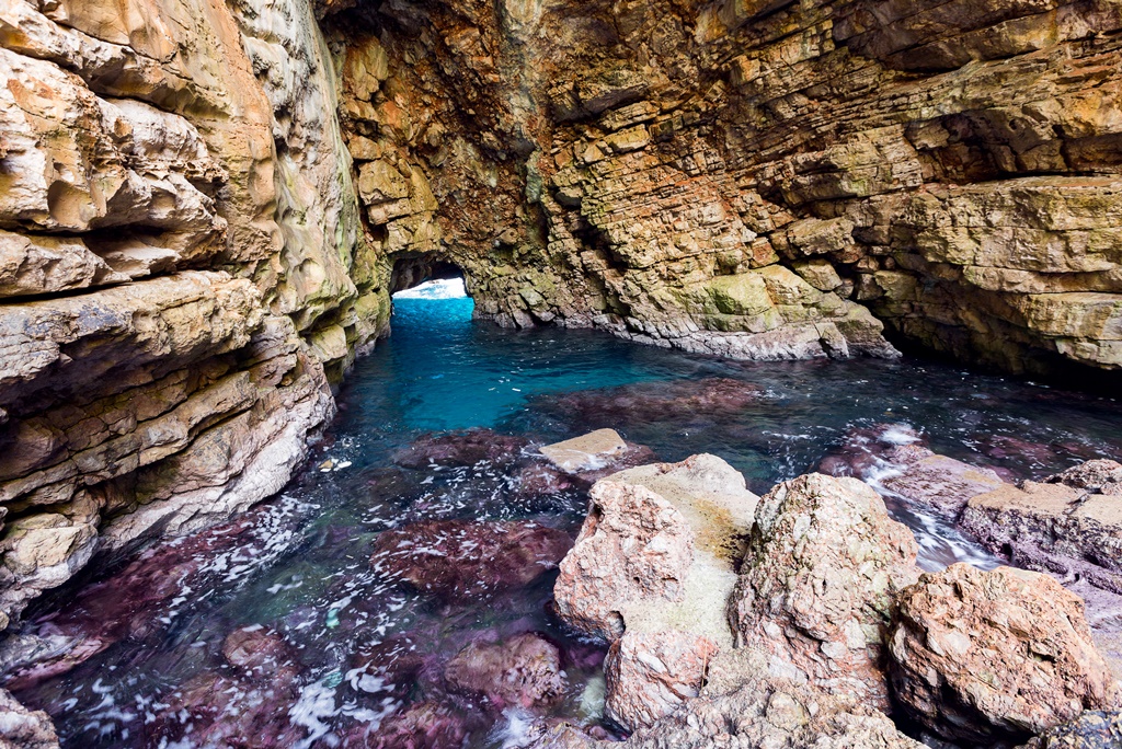 Odysseus cave