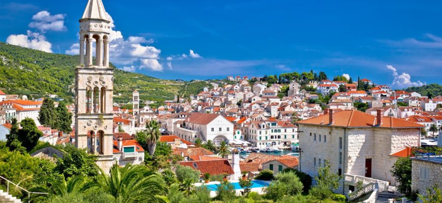 Town on Island HVar