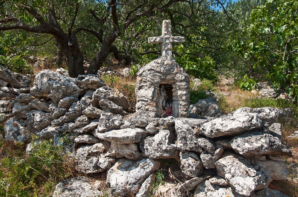 One of many religious monuments, Dobropoljana