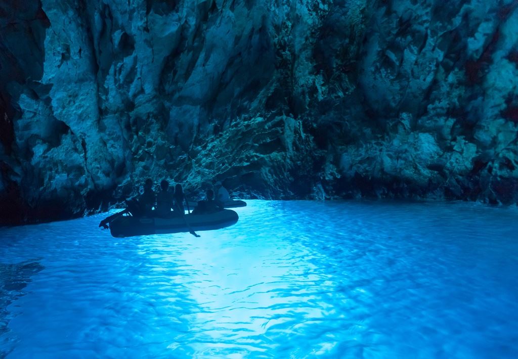 Vis Blue Cave