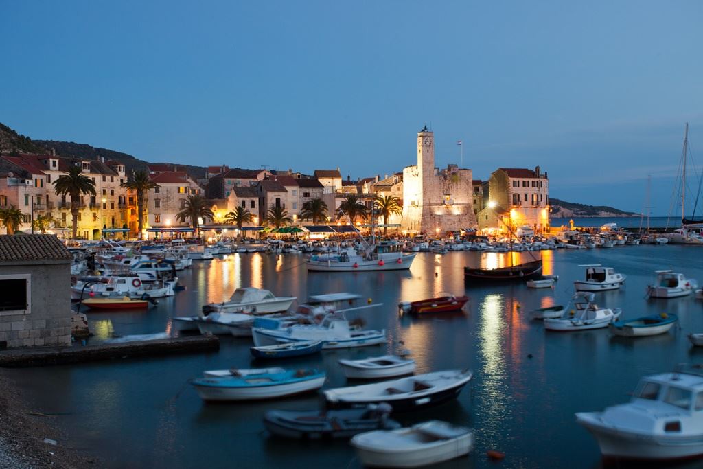 Vis by Night