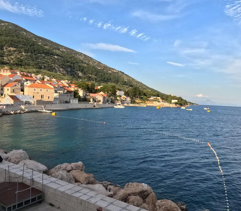 Katamaran Bol Korčula - Trajektna luka Bol